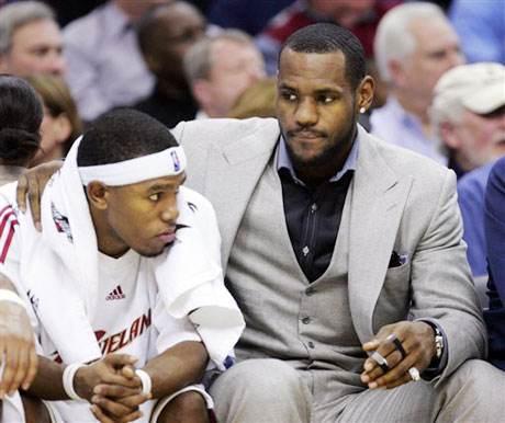 篮球湖人官方更新球员合同细节