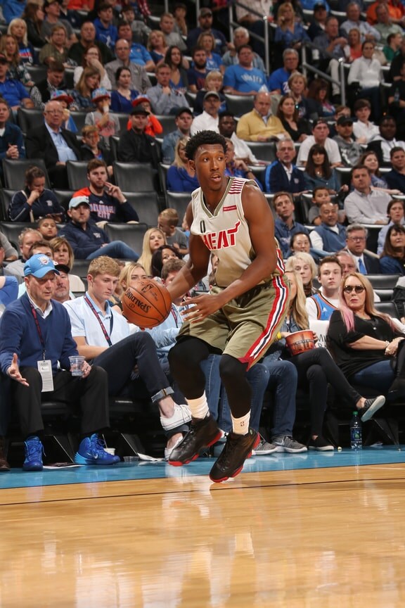 洛杉矶道奇官方推出 2025“双冠纪念章”，每枚金章内嵌入了一枚真实的世界大赛用球碎片